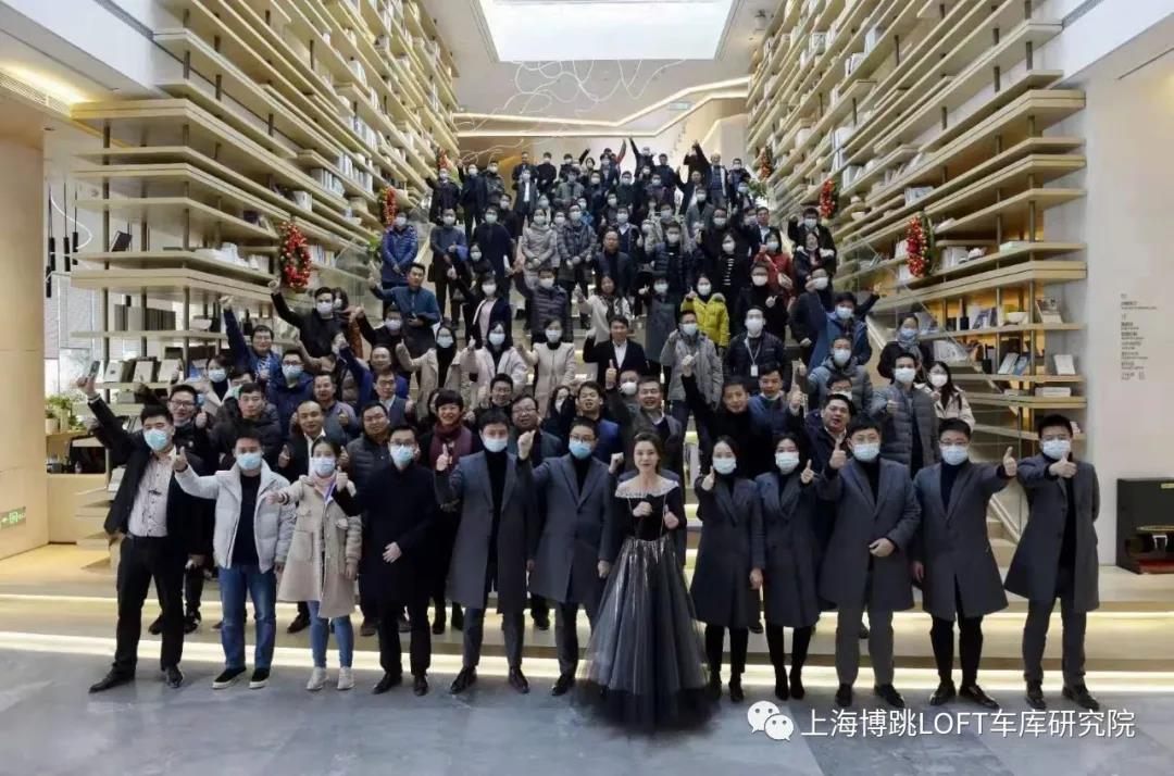 本溪全国一百多人在华侨城汉口道6号参观研讨LOFT专利车库技术！
